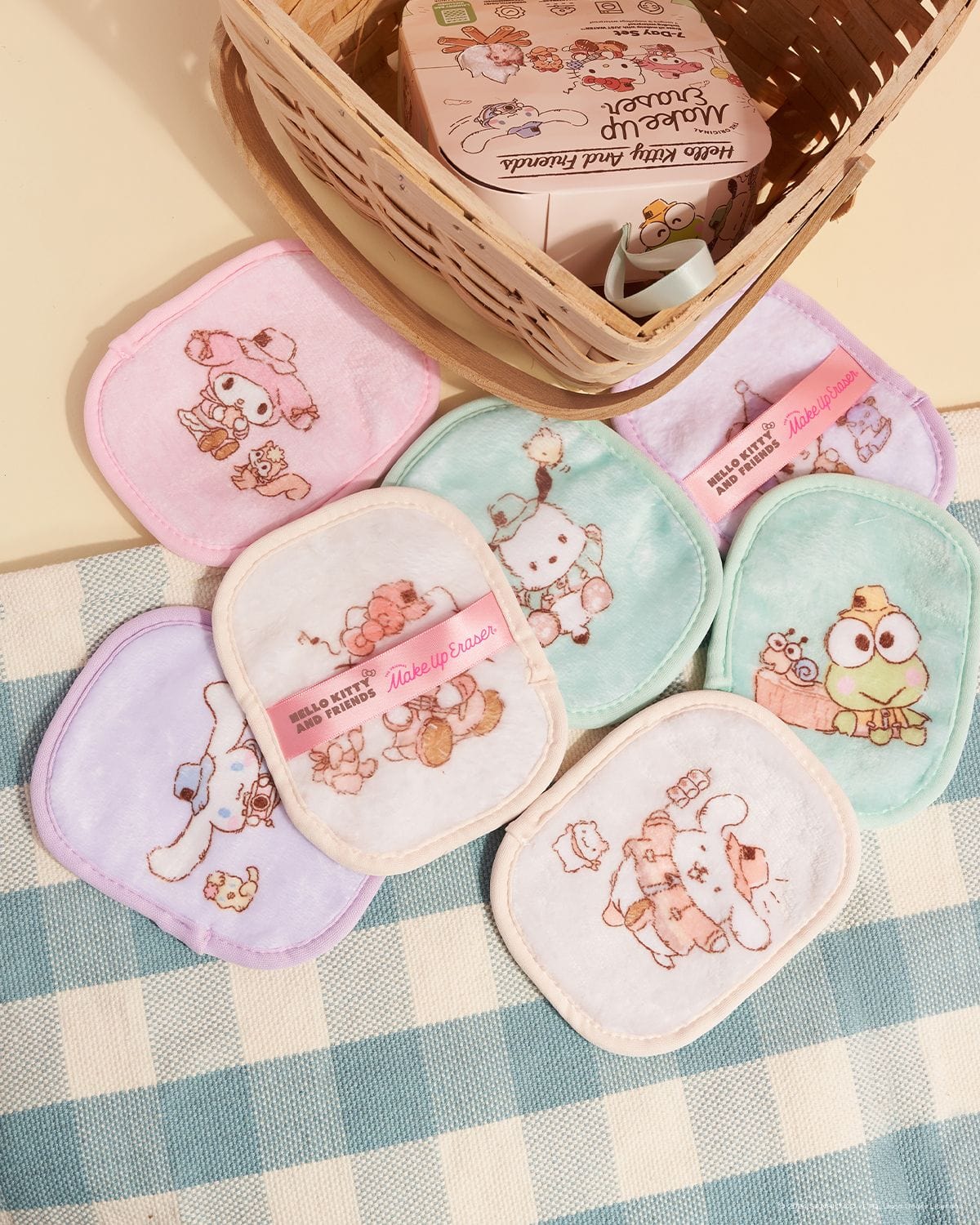 Hello Kitty and Friends 7-Day Sets