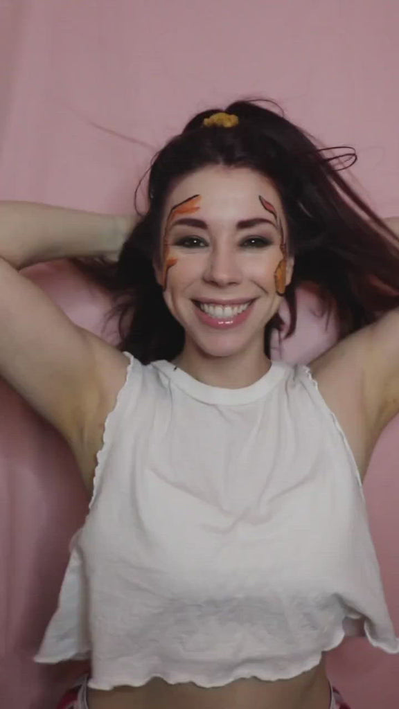 Video of woman removing make up and face mask with Chill Blue MakeUp Eraser cloth.